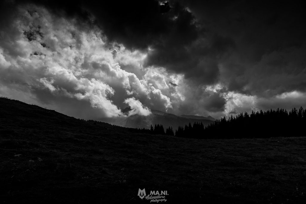 Sul paesaggio - paesaggio, paneveggio, natura, bianco e nero, atmosfere cupe